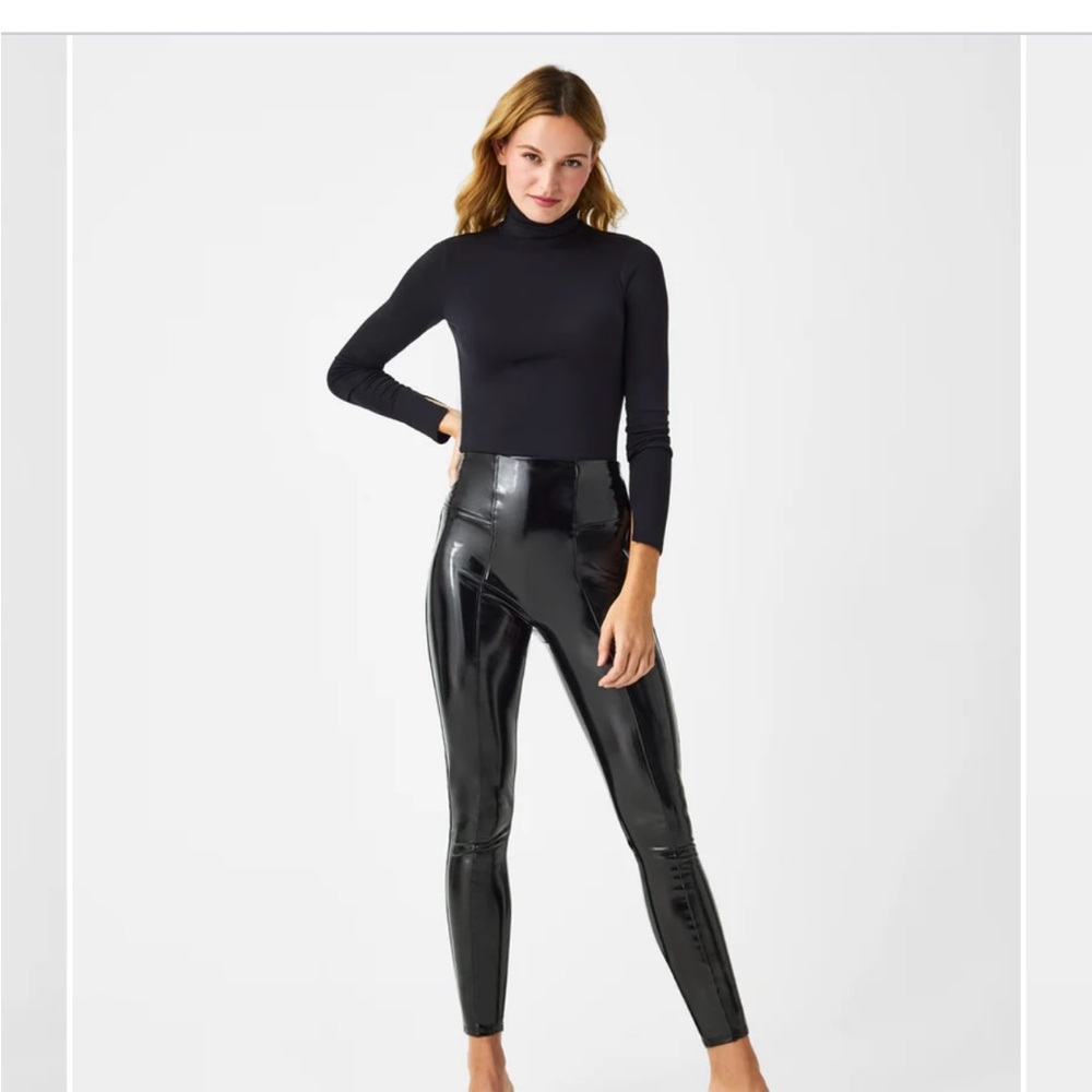 Black High-Waisted Shiny Leggings